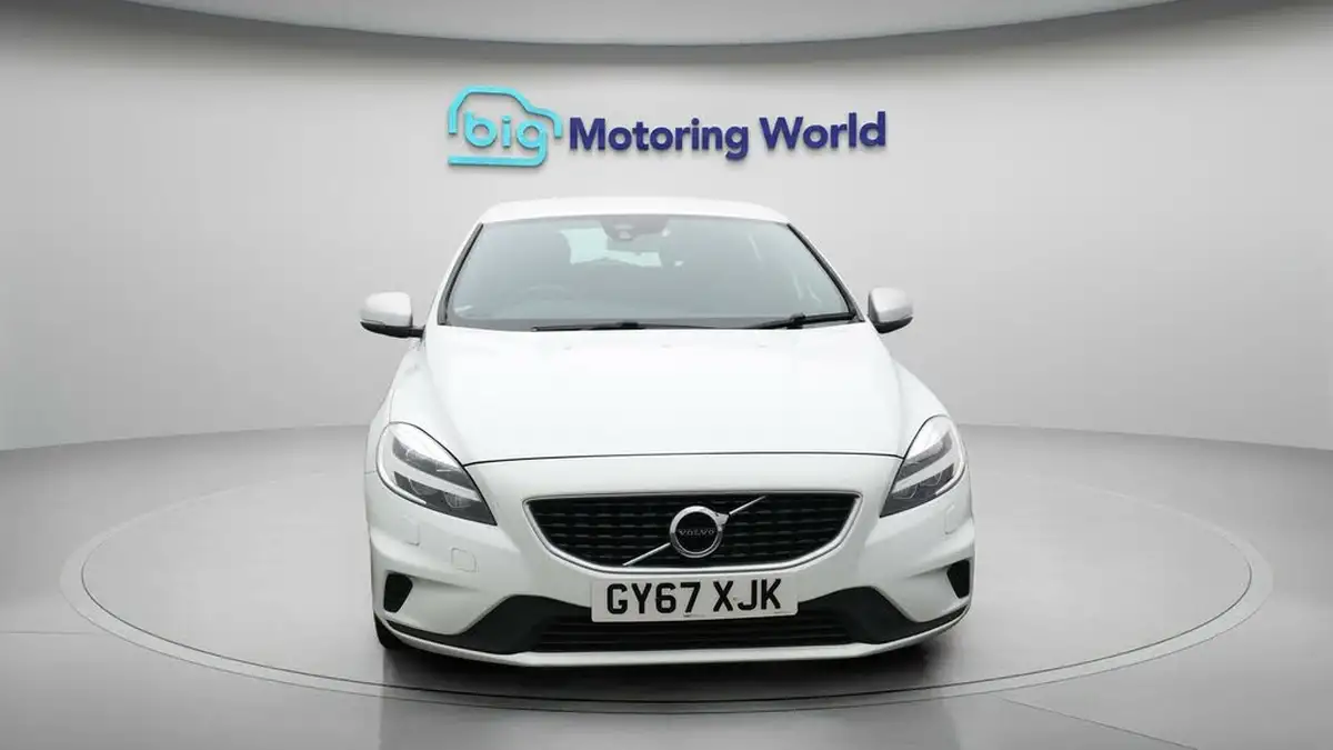 2018-volvo-v40-20-t3-r-design-nav-plus-big-2