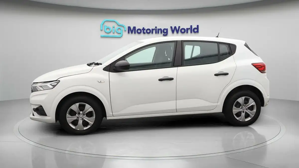 2021-dacia-sandero-10-sce-essential-big-4