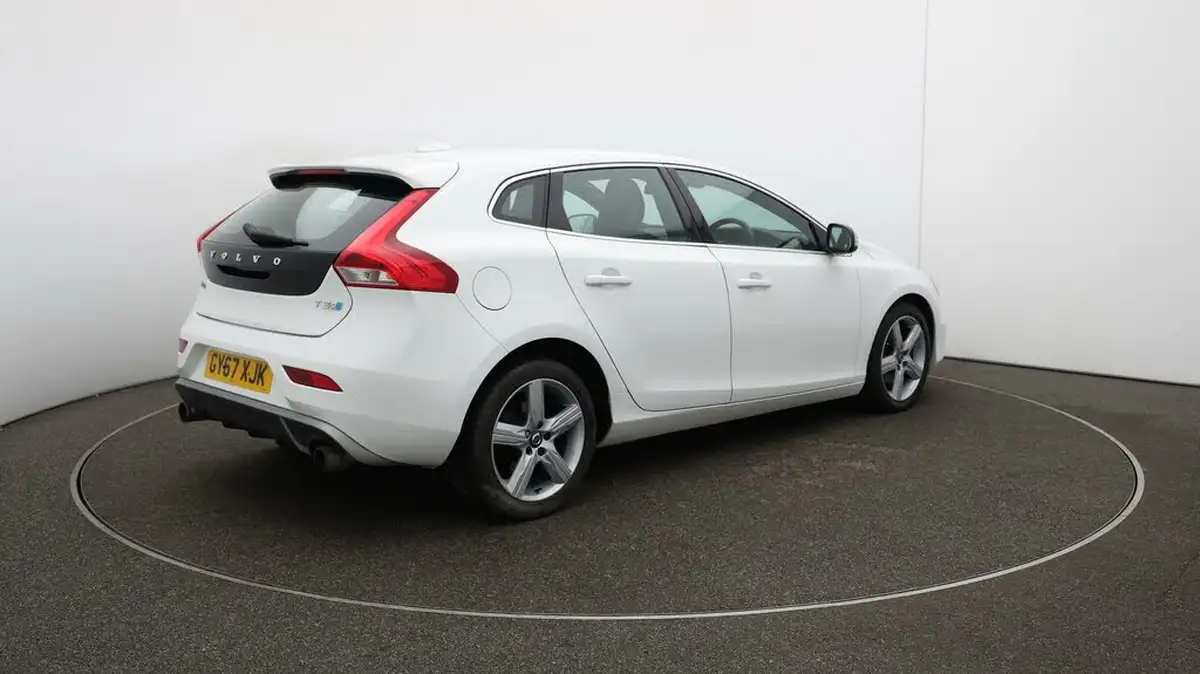 2018-volvo-v40-20-t3-r-design-nav-plus-big-50