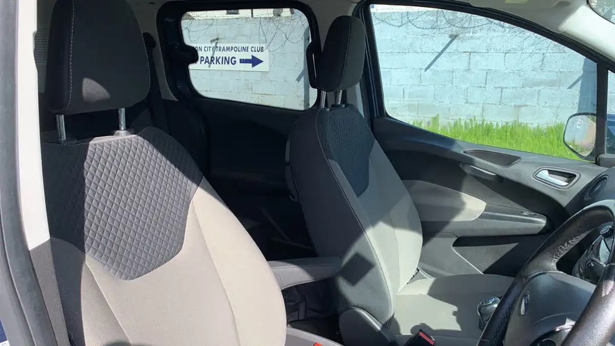 2020-ford-tourneo-courier-15tdci-titanium-big-20