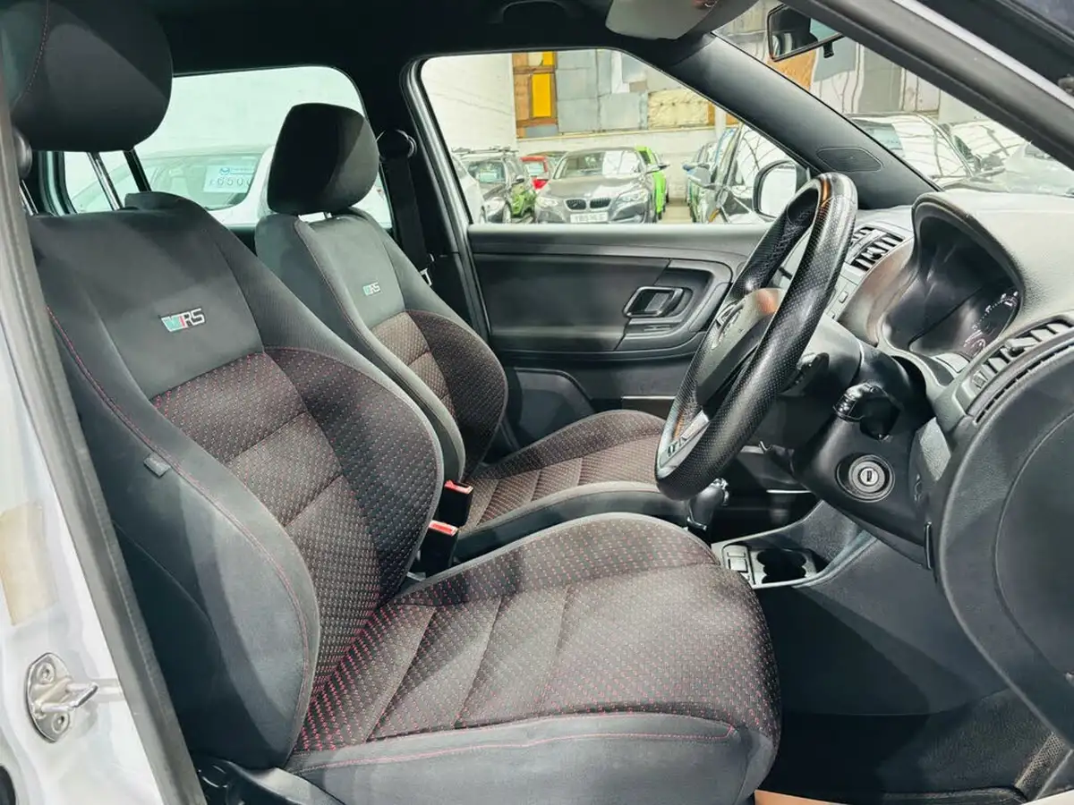 2014-skoda-fabia-14-vrs-estate-big-19
