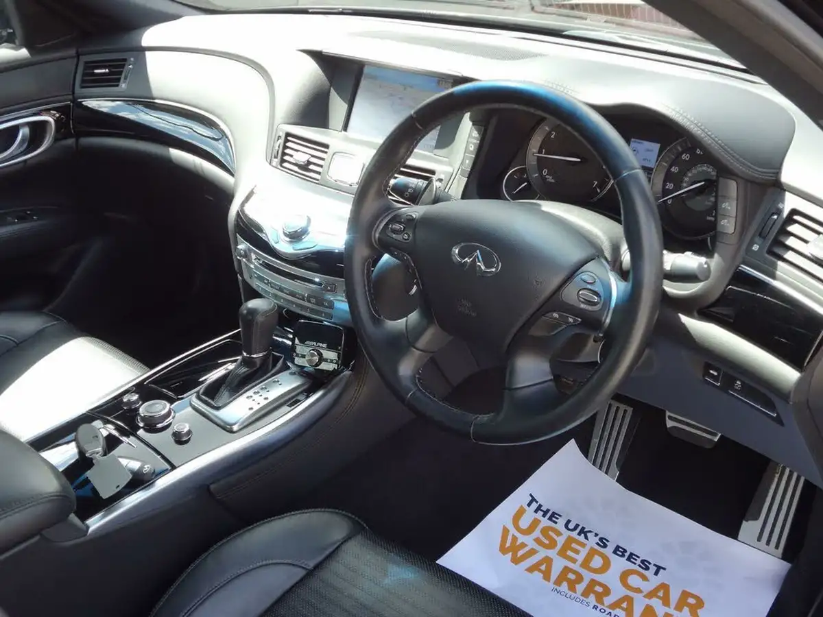 2016-infiniti-q70-22td-sport-big-9
