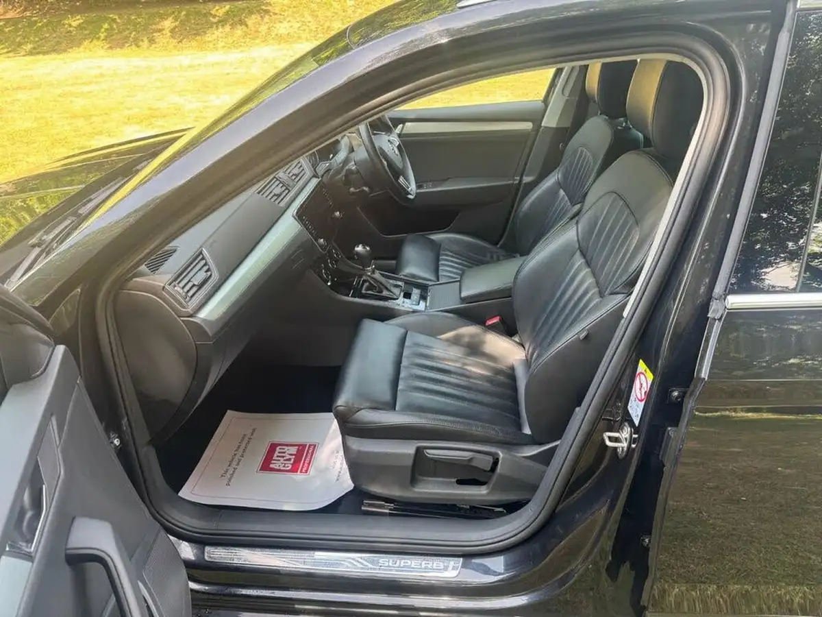 2018-skoda-superb-20tdi-scr-se-technology-estate-dsg-big-15