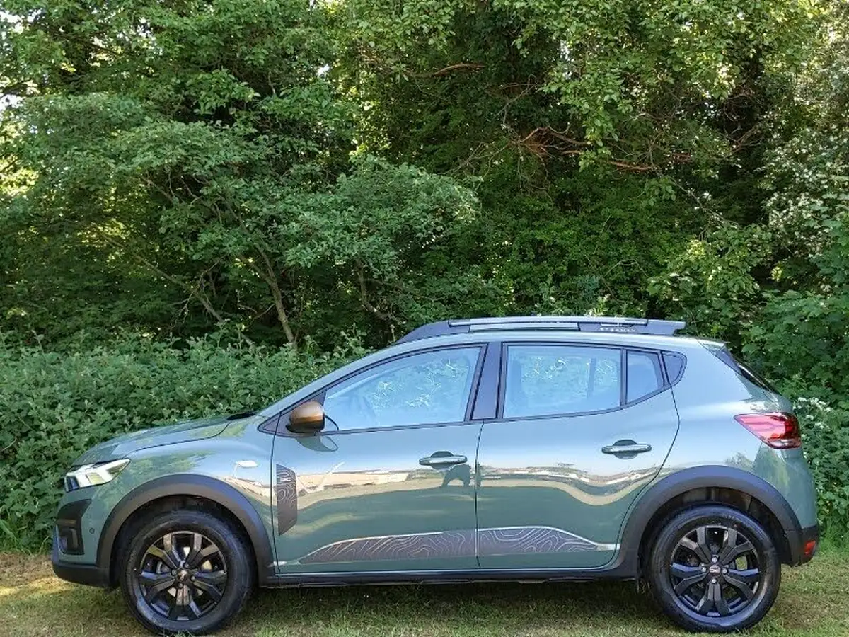 2024-dacia-sandero-stepway-10-tce-extreme-90bhp-big-3