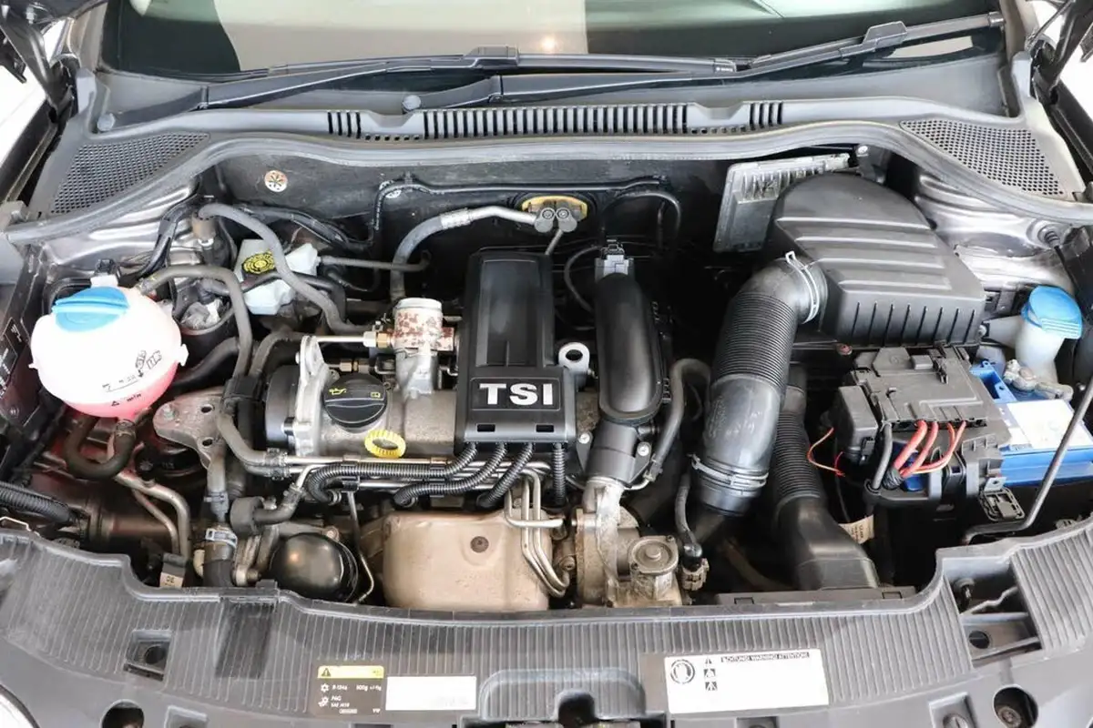2015-seat-ibiza-12-i-tech-hatchback-5d-big-44