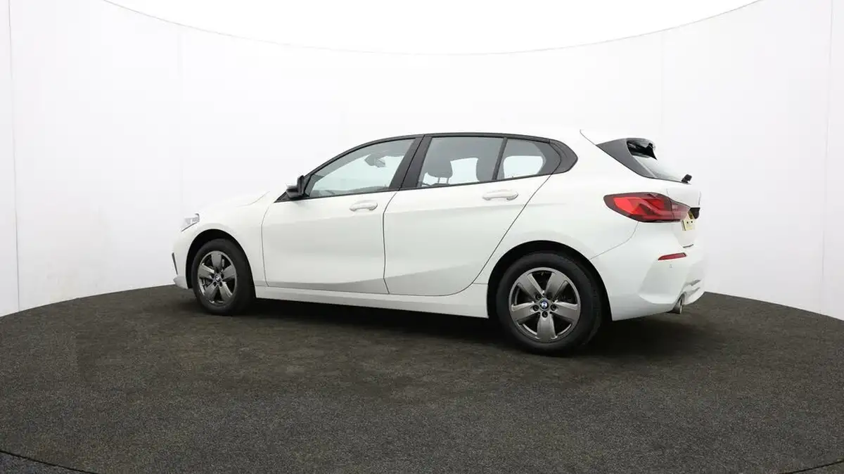 2021-bmw-1-series-15-118i-se-lcp-big-71
