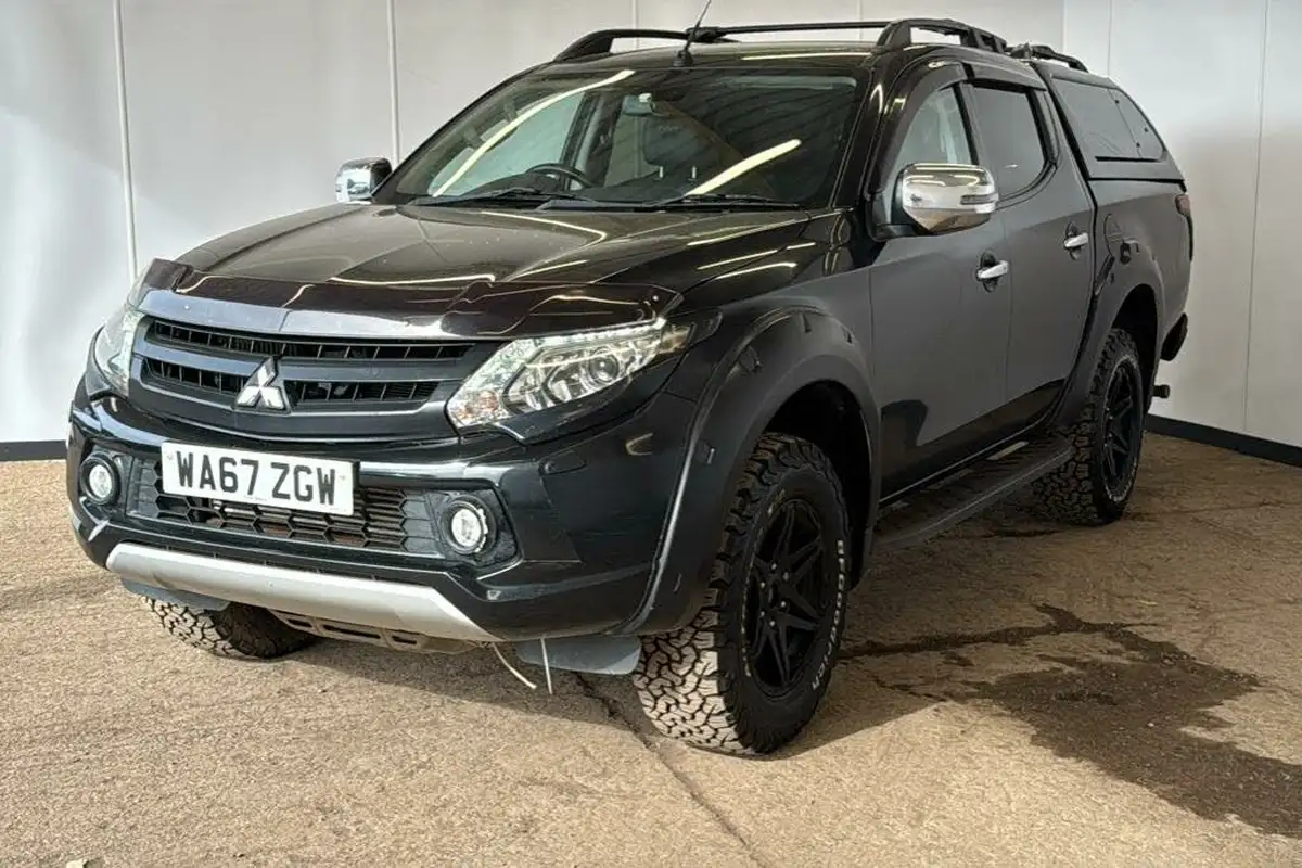 2017-mitsubishi-l200-24di-d-barbarian-svp-auto-big-2