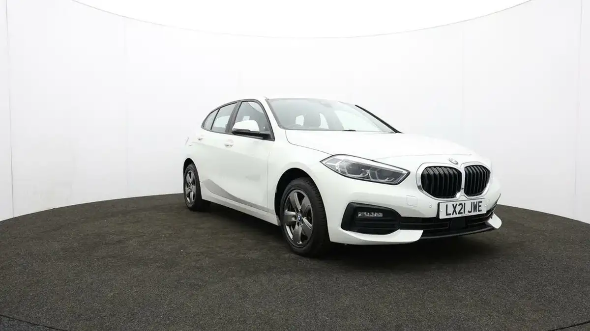 2021-bmw-1-series-15-118i-se-lcp-big-47