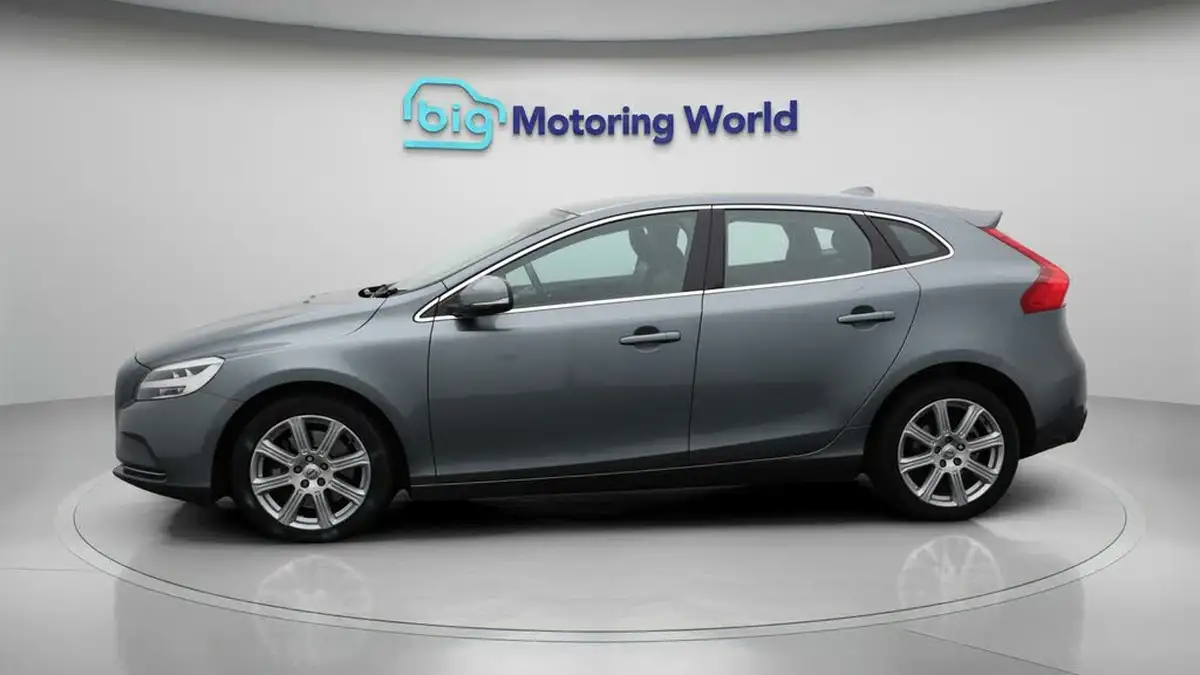 2018-volvo-v40-15-t3-inscription-big-4