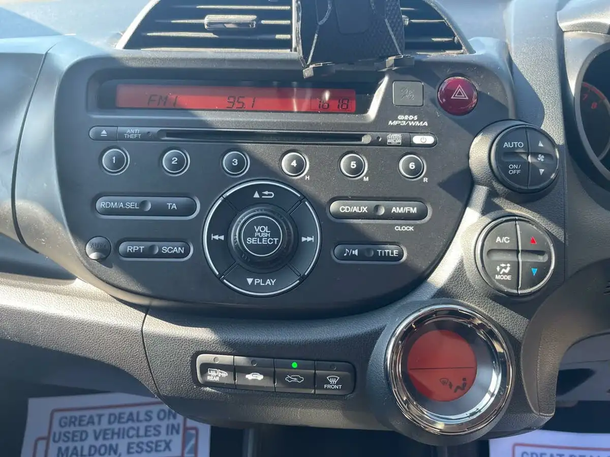 2014-honda-jazz-14-ex-big-13