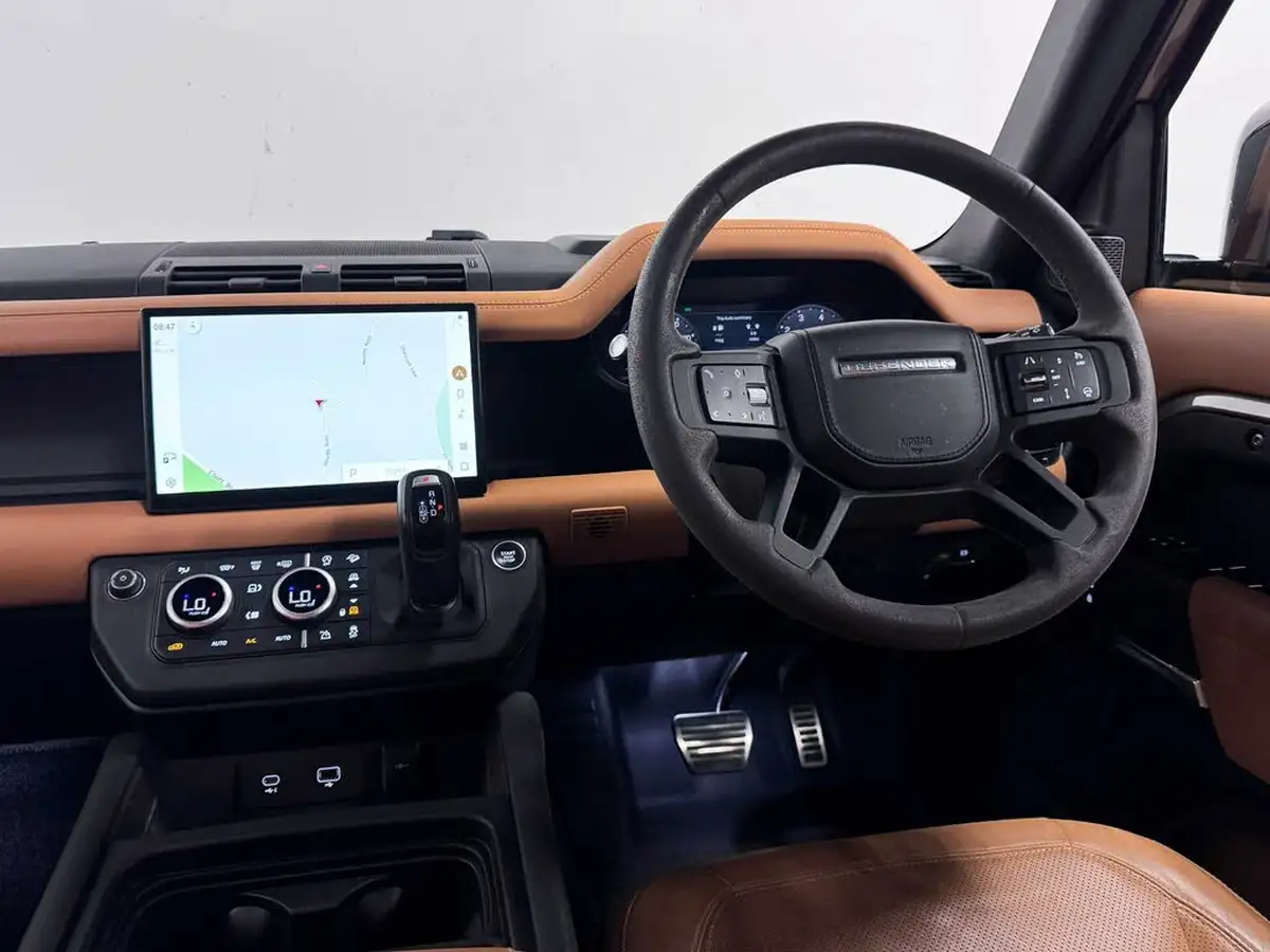 2022-land-rover-110-defender-50-p525-v8-big-53