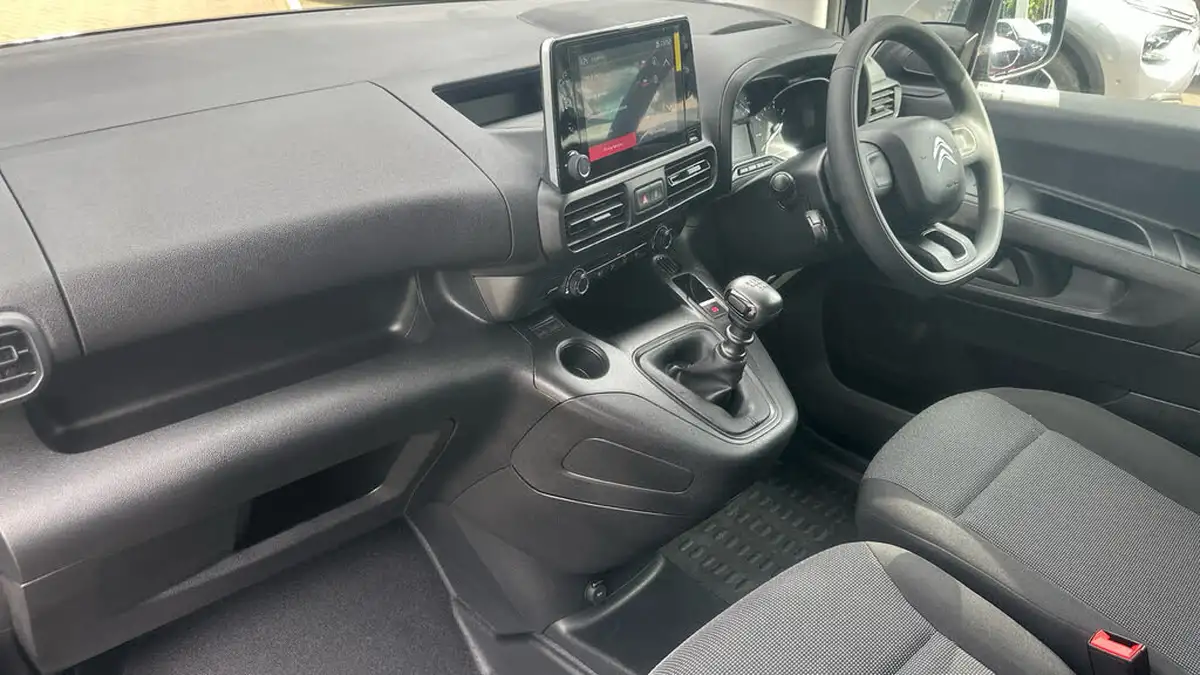 2024-citroen-berlingo-15-bluehdi-650-enterprise-edition-big-11