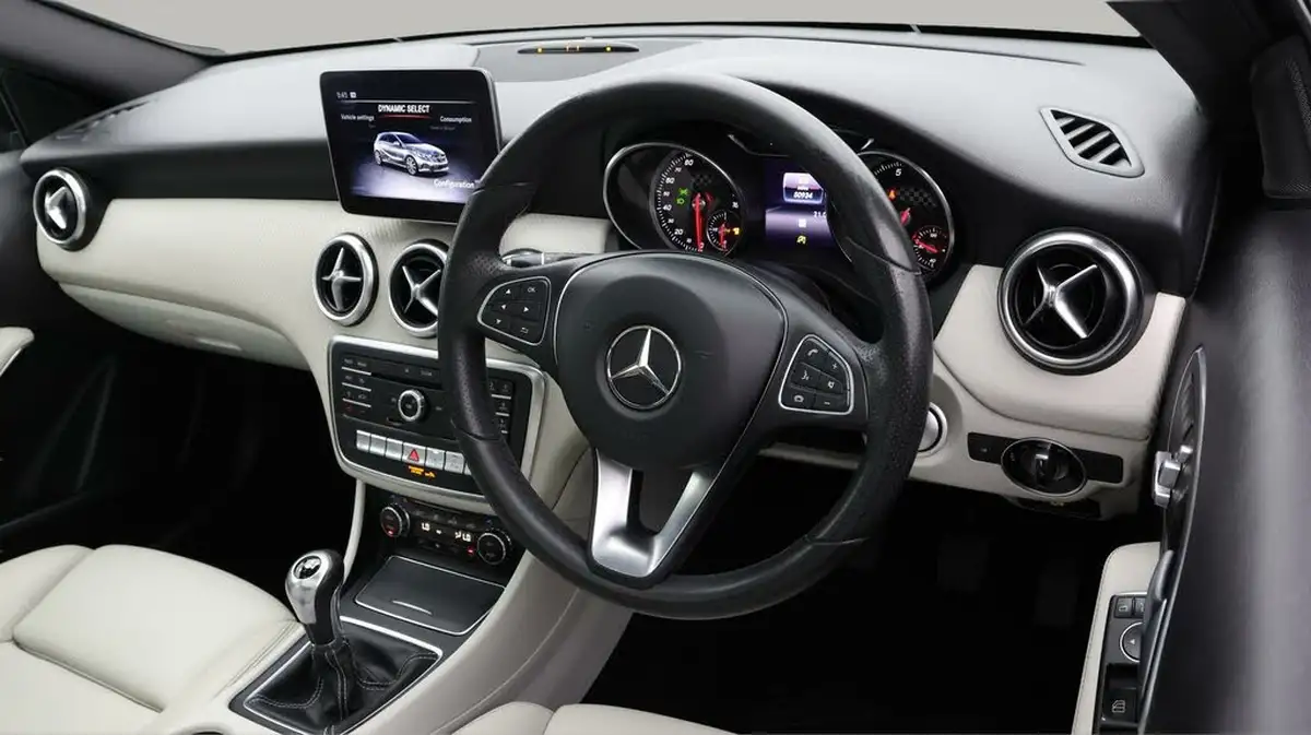 2018-mercedes-benz-a-class-16-a160-sport-premium-plusss-big-8
