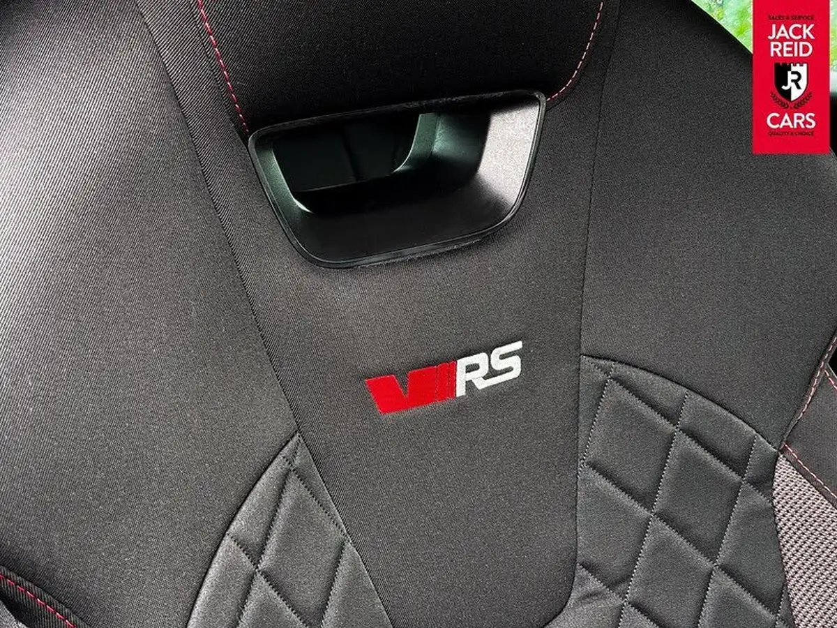2021-skoda-octavia-20tdi-vrs-estate-big-15