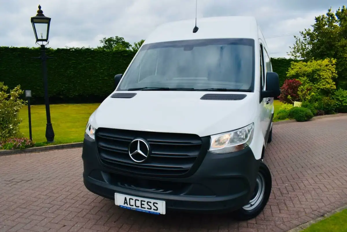 2023-mercedes-benz-sprinter-big-0