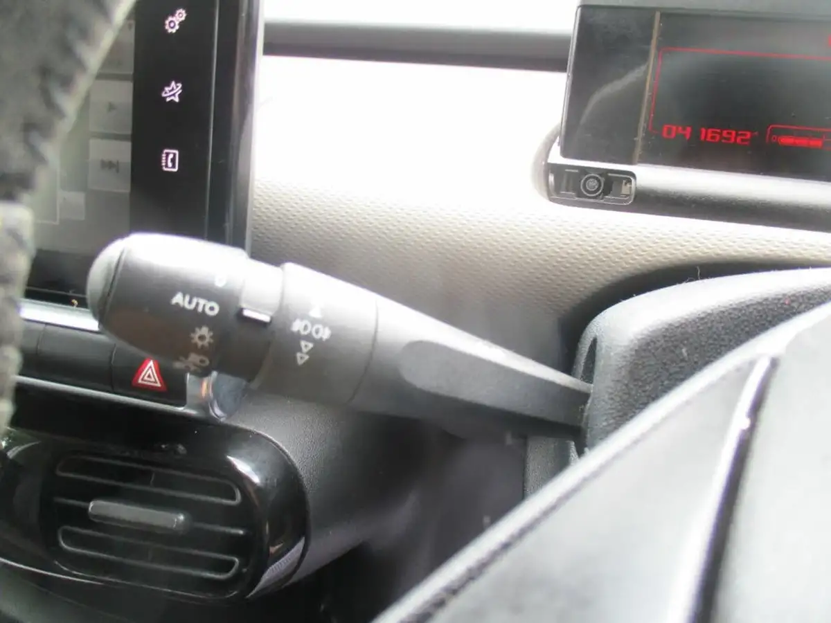 2017-citroen-c4-cactus-12-puretech-flair-82ps-big-18