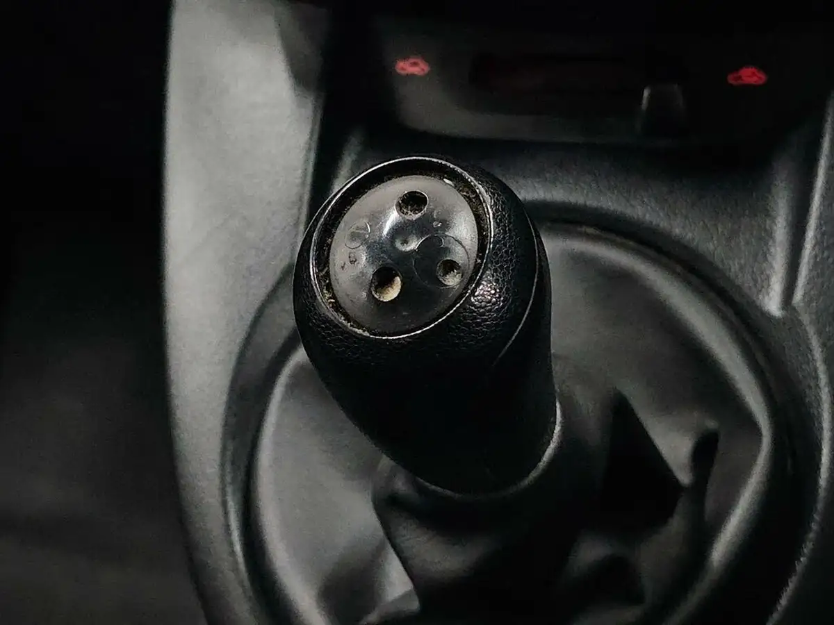 2013-mazda-mazda2-13-ts-air-con-big-44