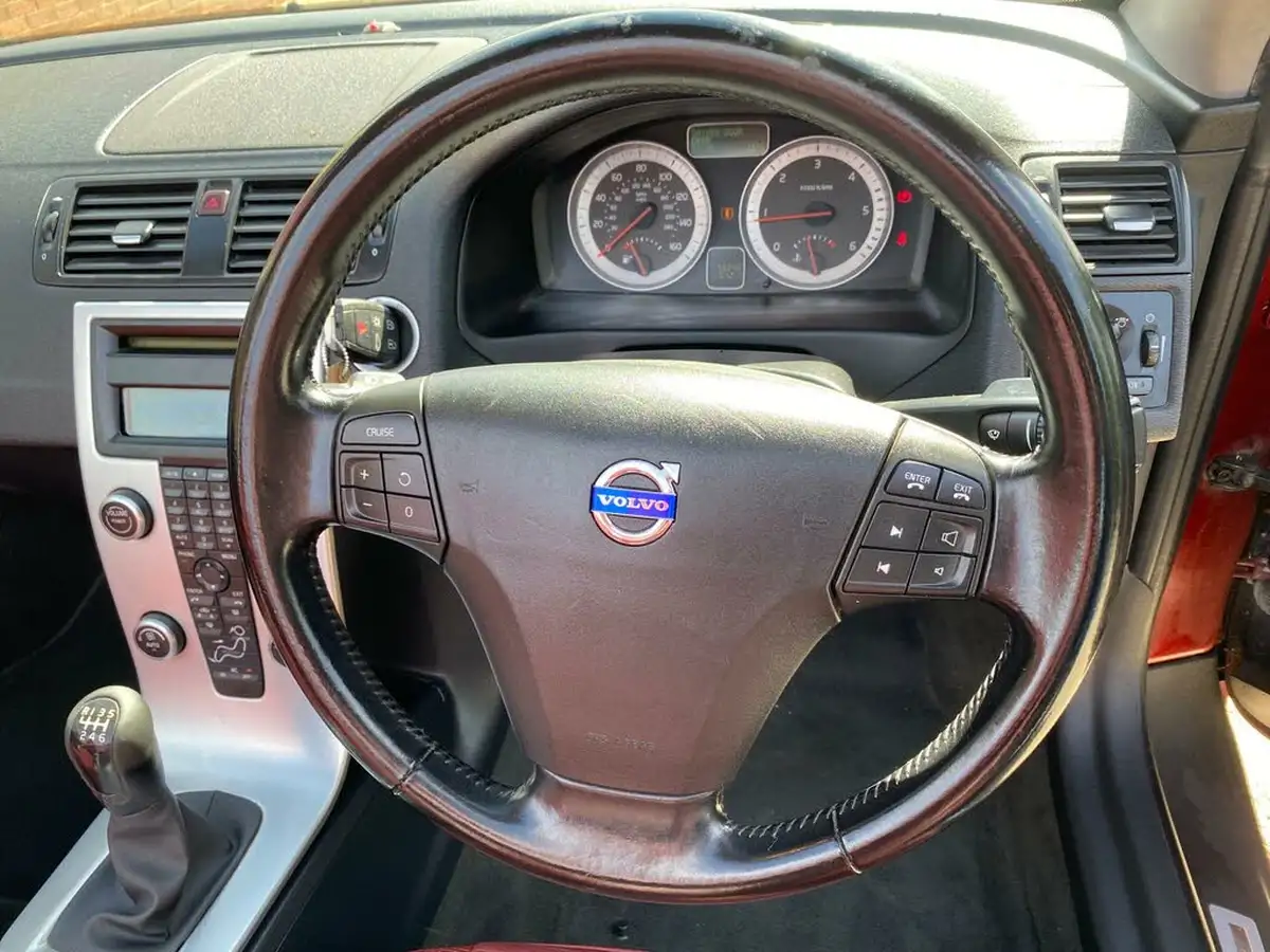 2010-volvo-c70-20td-se-lux-big-20