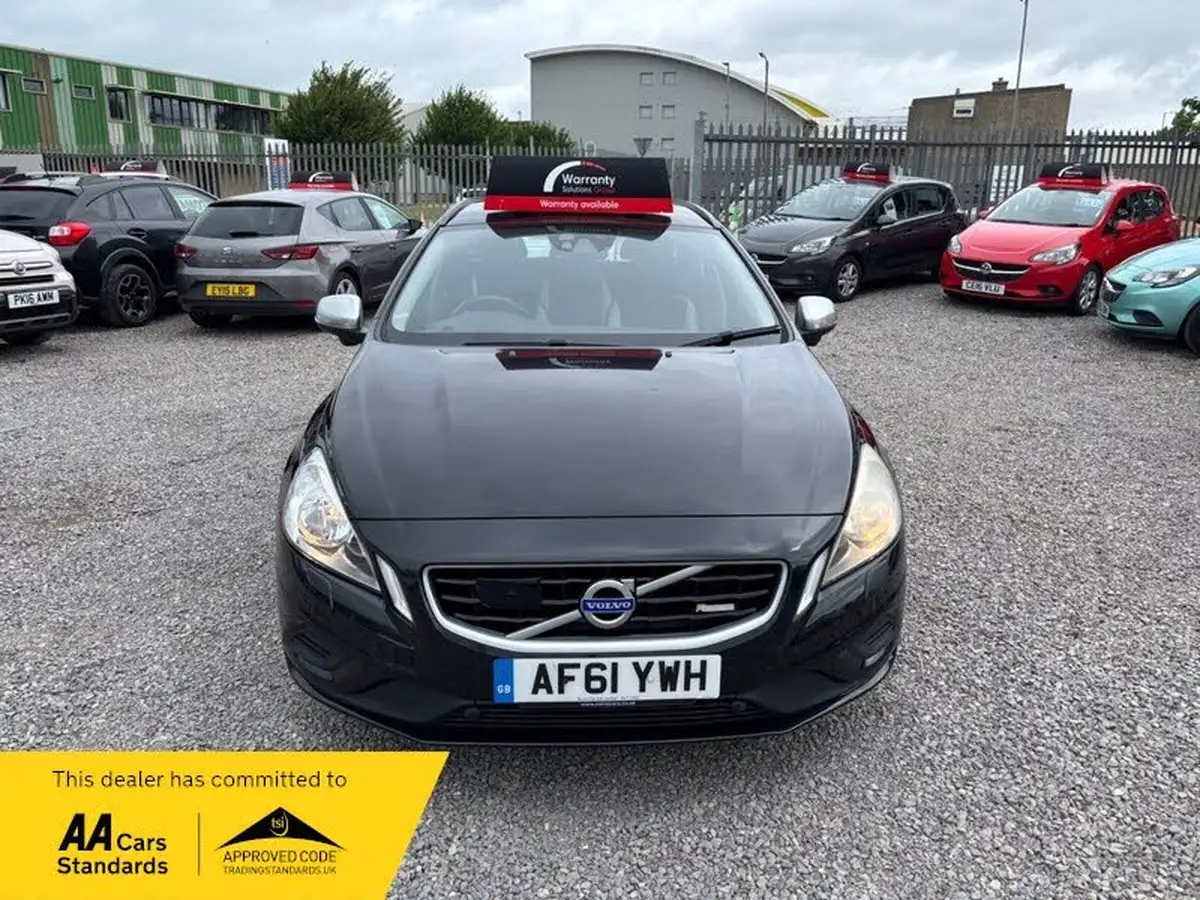 2011-volvo-v60-16-t4-r-design-big-9