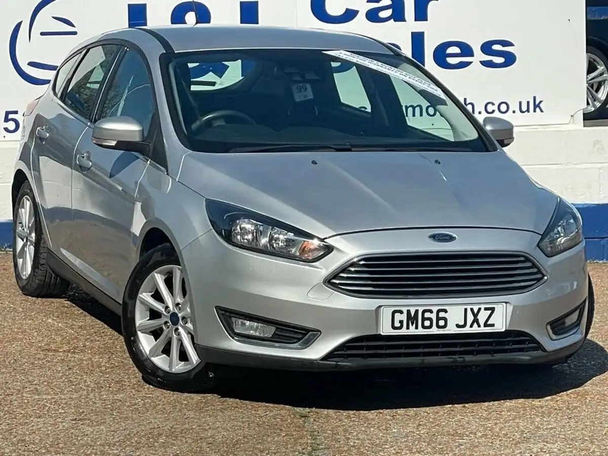 2017-ford-focus-15tdci-titanium-hatchback-big-0