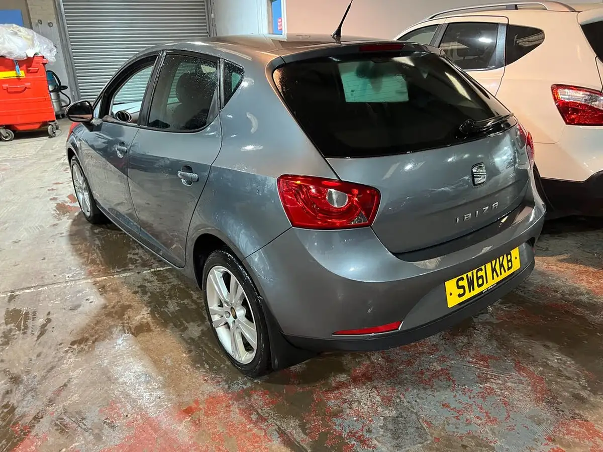 2012-seat-ibiza-12-se-copa-tsi-hatchback-big-2