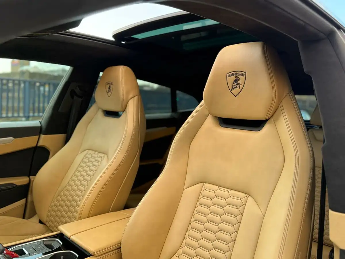 2020-lamborghini-urus-40-no-trim-big-12