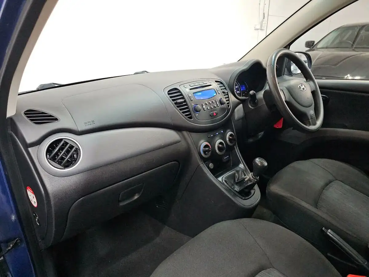 2012-hyundai-i10-12-classic-85bhp-big-14