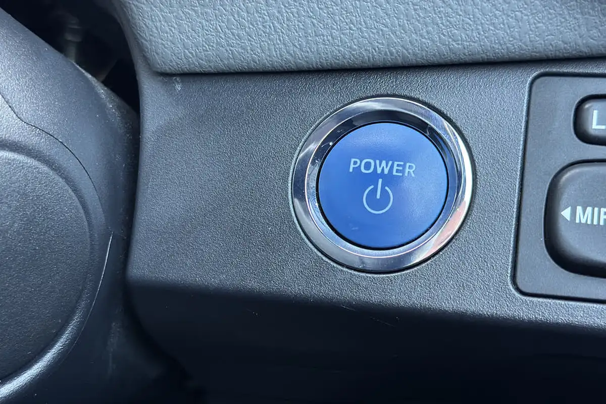 2018-toyota-yaris-15-vvt-i-icon-navi-hybrid-big-19