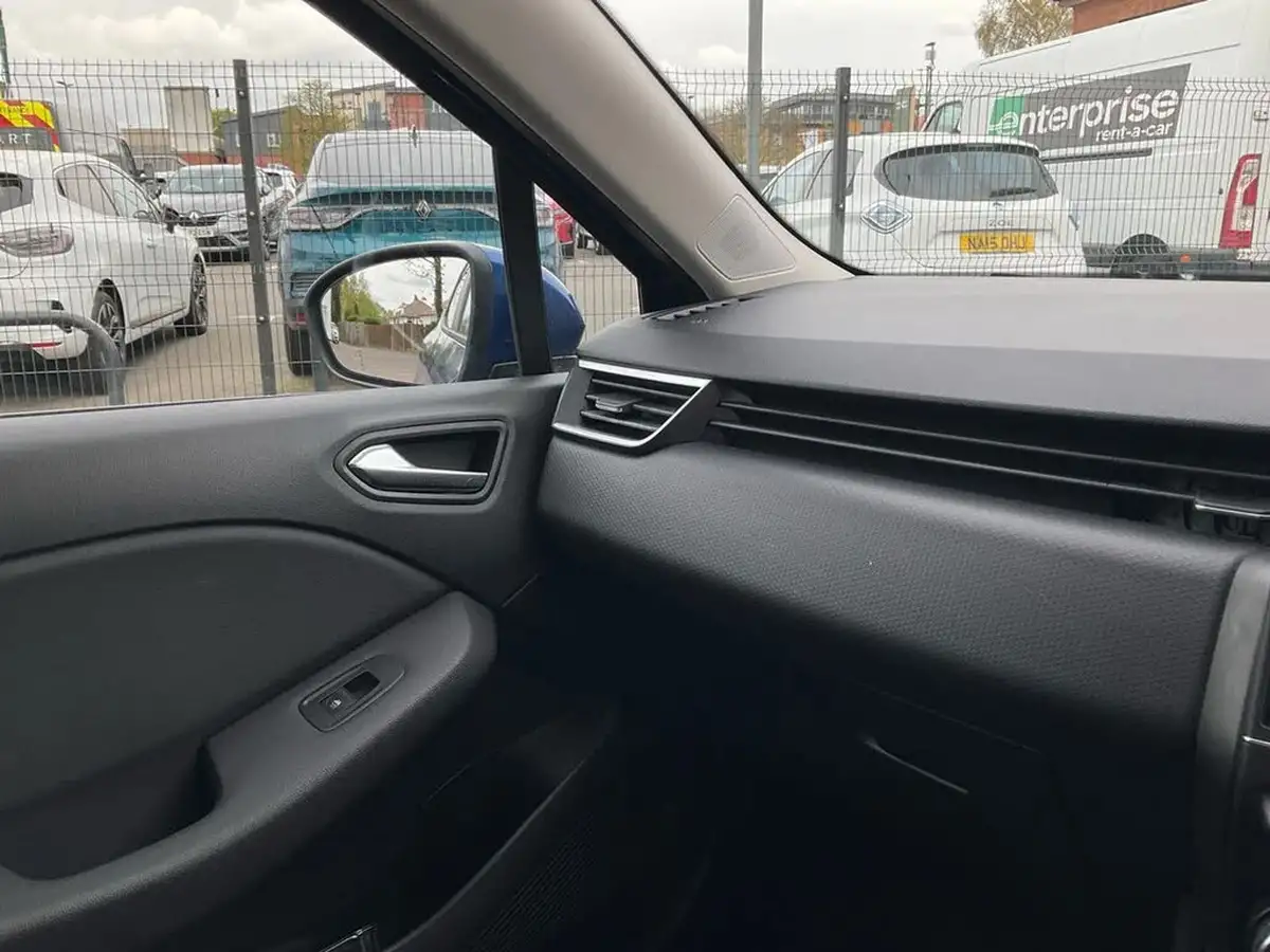 2020-renault-clio-10-sce-iconic-75bhp-big-30