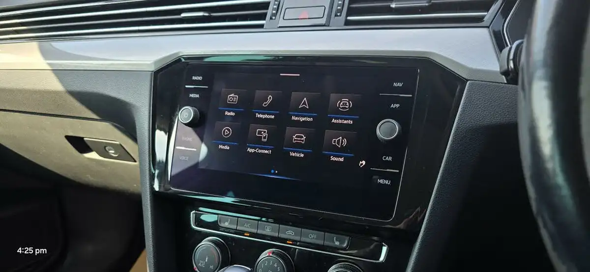 2020-volkswagen-passat-20tdi-sel-150ps-evo-estate-5d-dsg-big-39