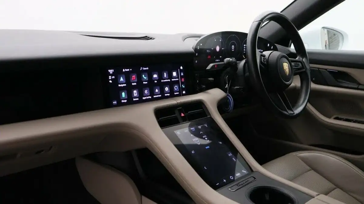 2022-porsche-taycan-e-base-476ps-performance-battery-plus-big-4