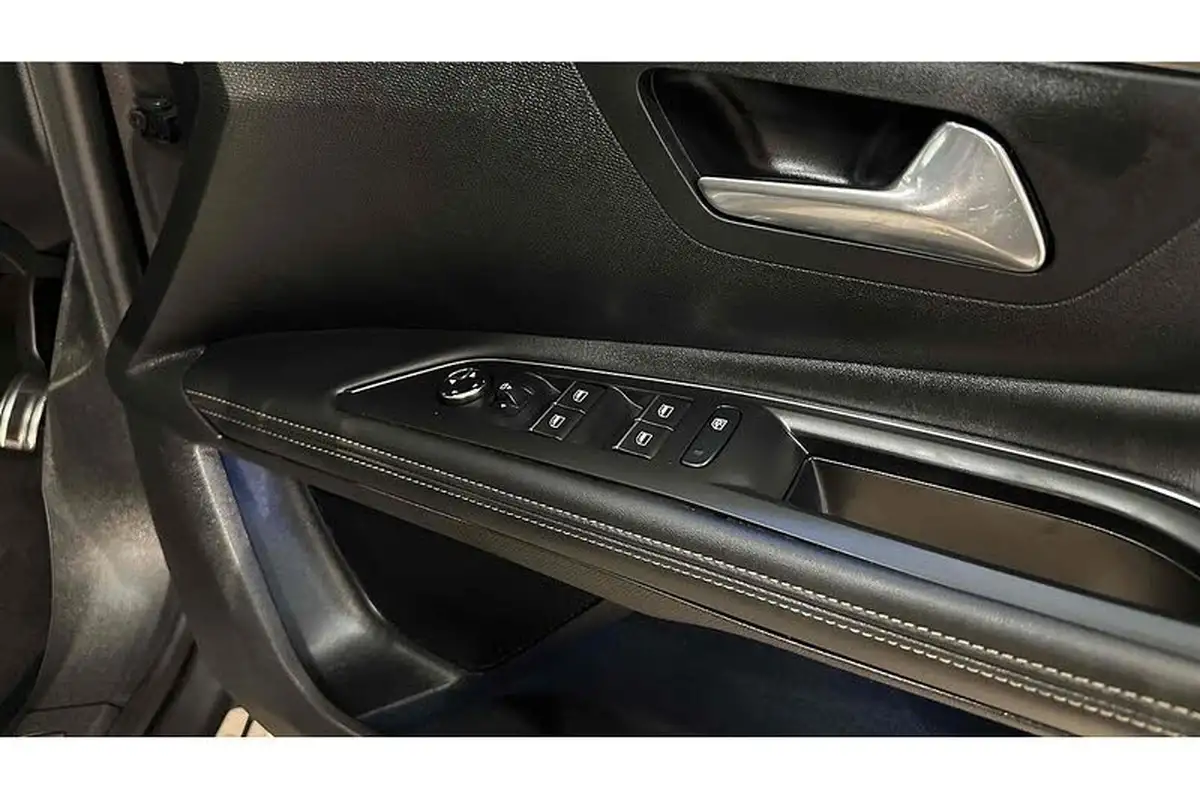 2022-peugeot-5008-suv-12-puretech-gt-premium-big-39