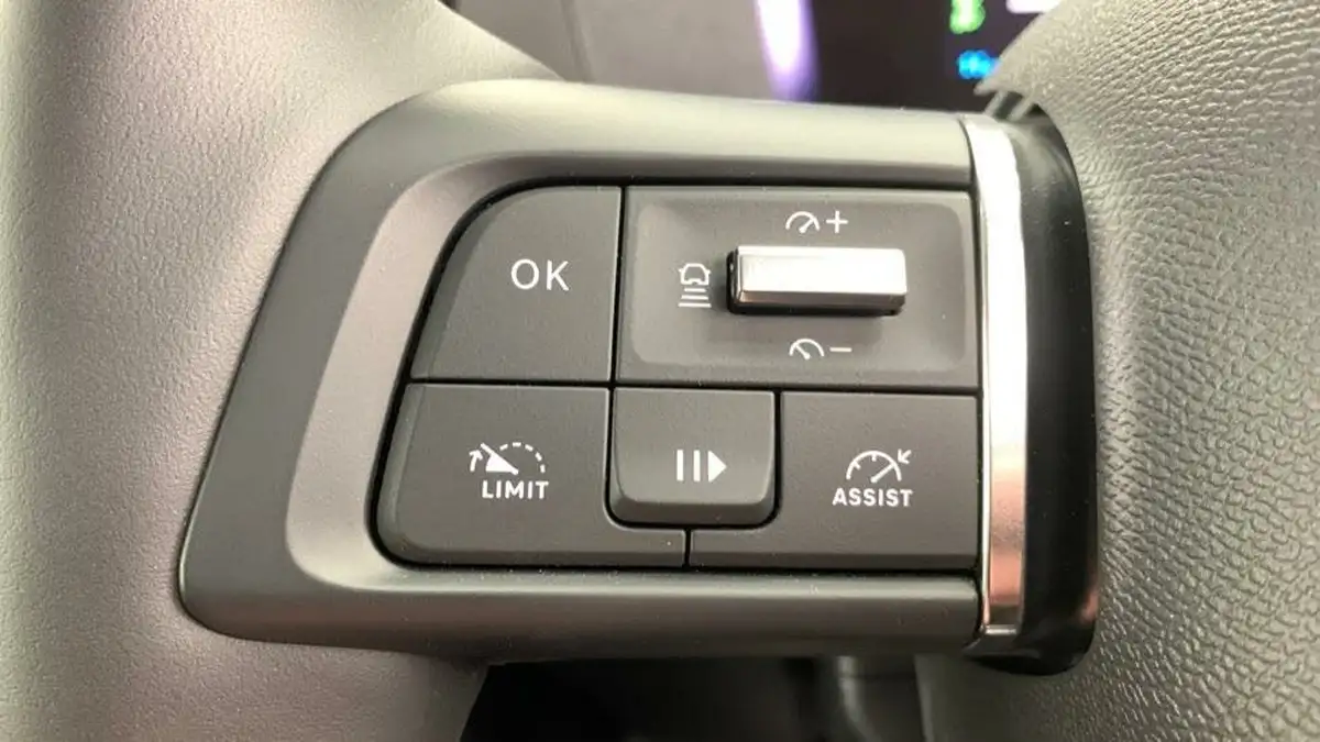 2023-citroen-c4-e-c-series-edition-big-17