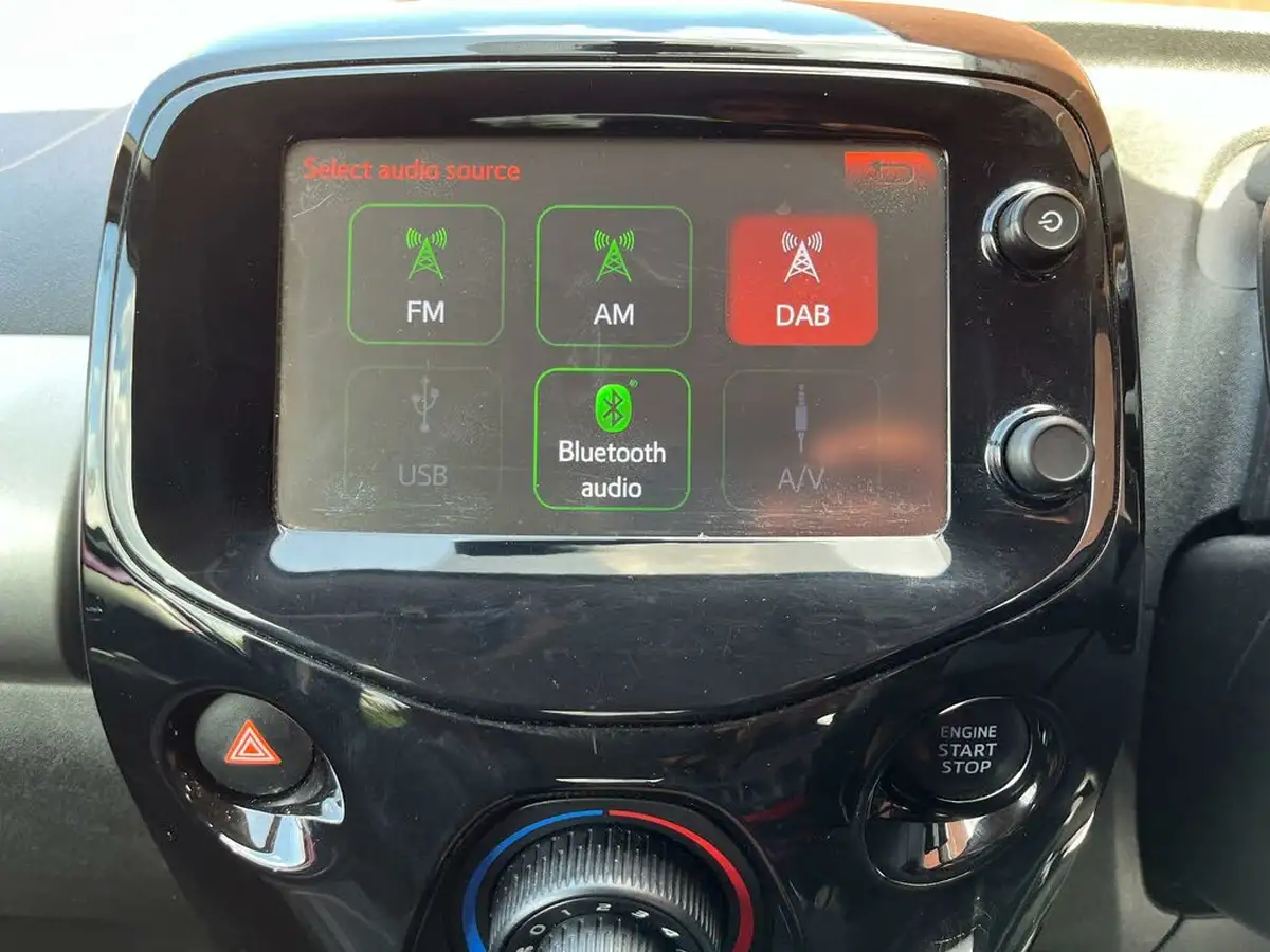 2015-peugeot-108-12-puretech-allure-hatchback-5d-big-29
