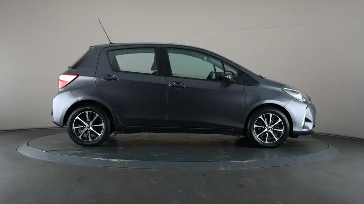 2019-toyota-yaris-15-vvt-i-icon-tech-111bhp-1496cc-big-50