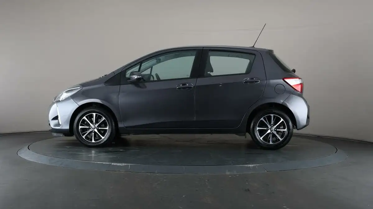 2019-toyota-yaris-15-vvt-i-icon-tech-111bhp-1496cc-big-26