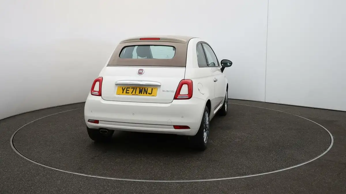 2021-fiat-500c-10-lounge-big-50