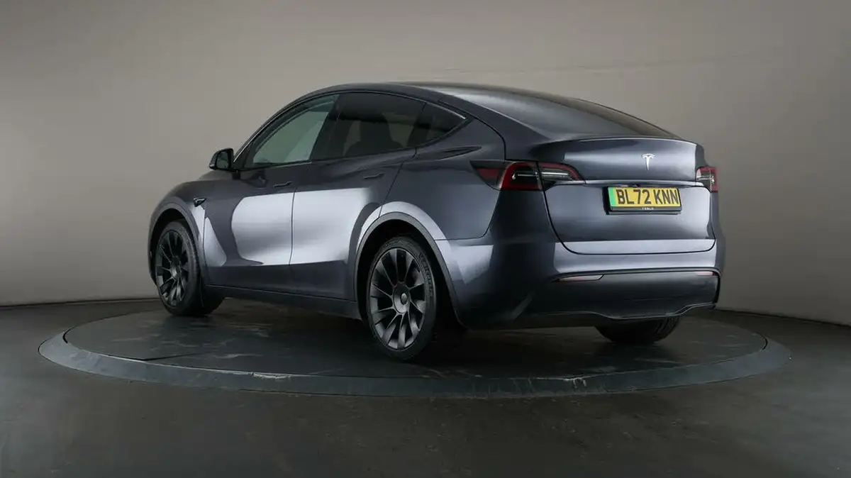 2022-tesla-model-y-e-rwd-big-64