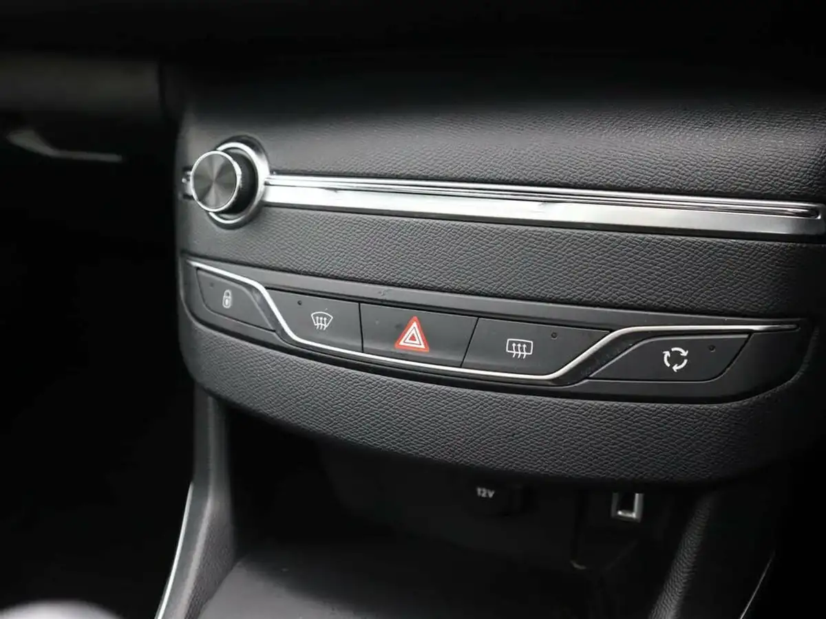 2019-peugeot-308-12-puretech-gt-line-big-18