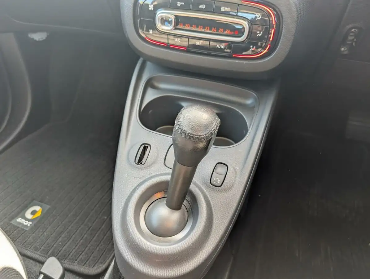 2017-smart-fortwo-10-passion-71bhp-ss-coupe-twinamic-big-14