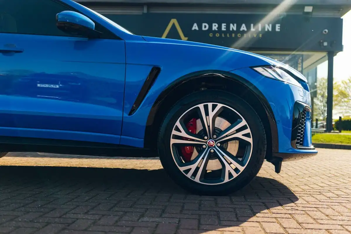 2022-jaguar-f-pace-50-v8-p550-svr-big-3