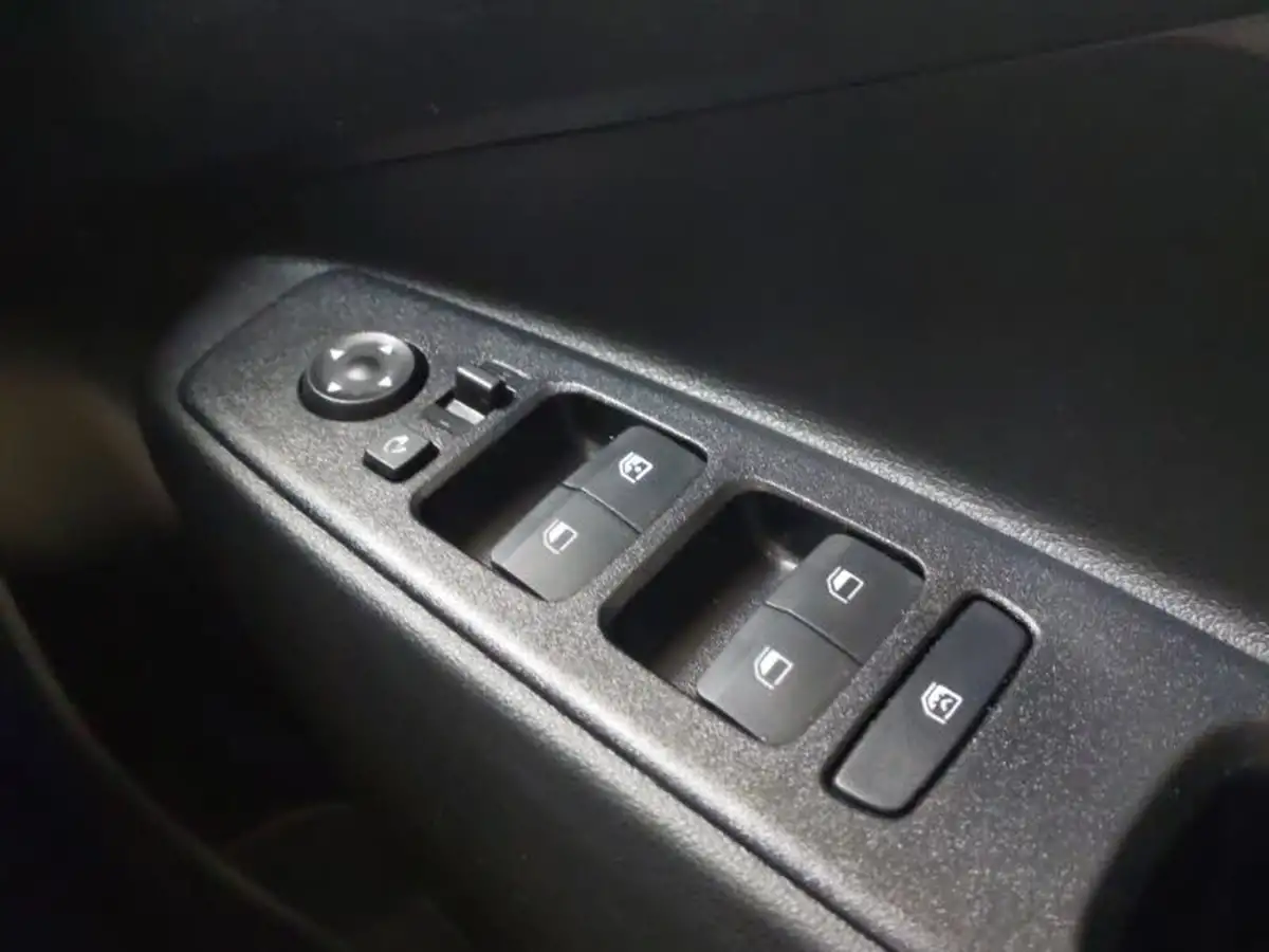 2024-hyundai-i10-10-premium-63ps-auto-big-18