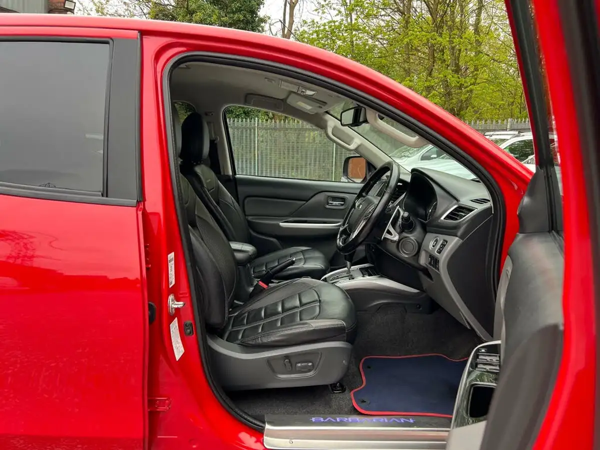 2018-mitsubishi-l200-24di-d-barbarian-sda-auto-big-14