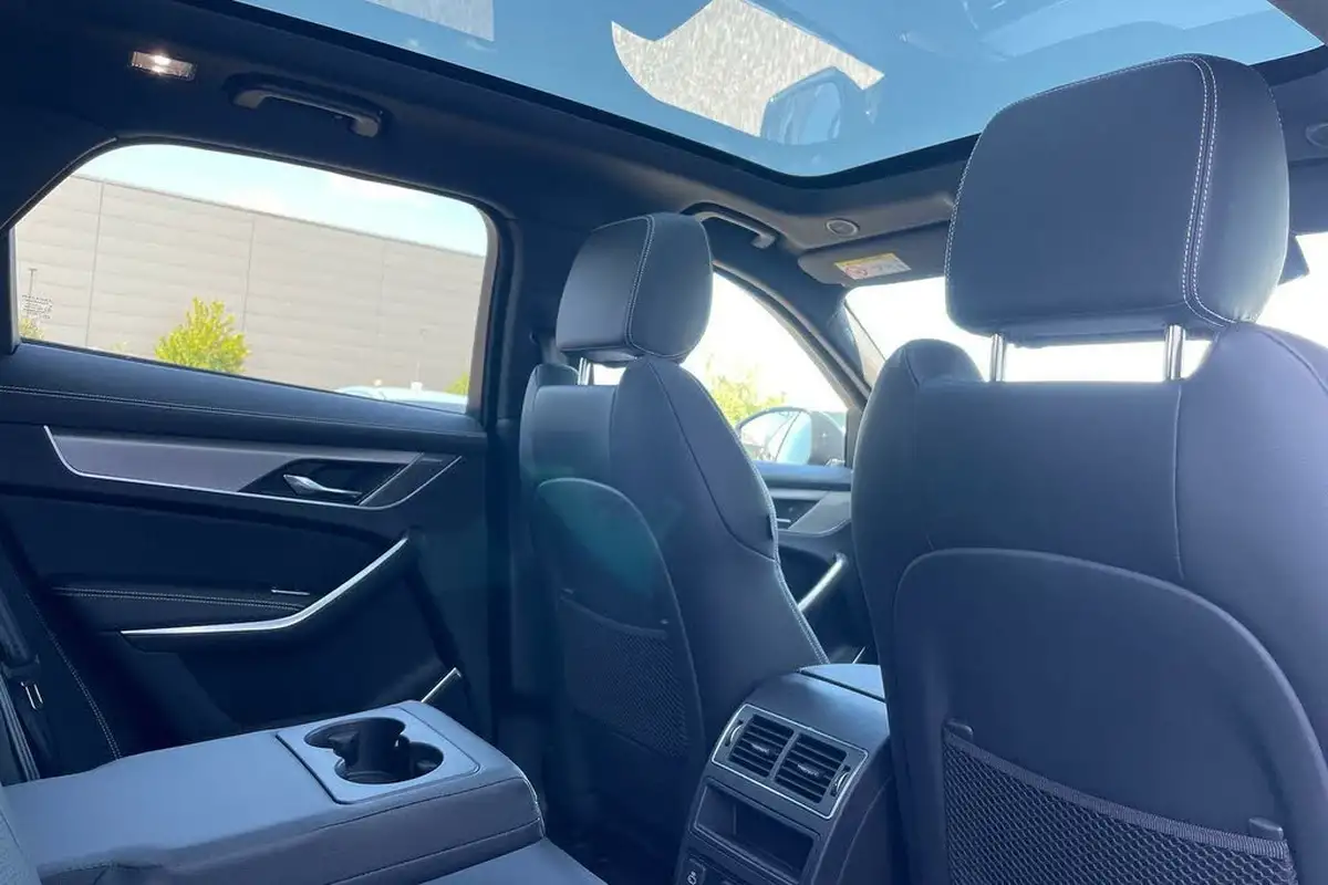 2024-jaguar-f-pace-20-d200-r-dynamic-se-black-big-31