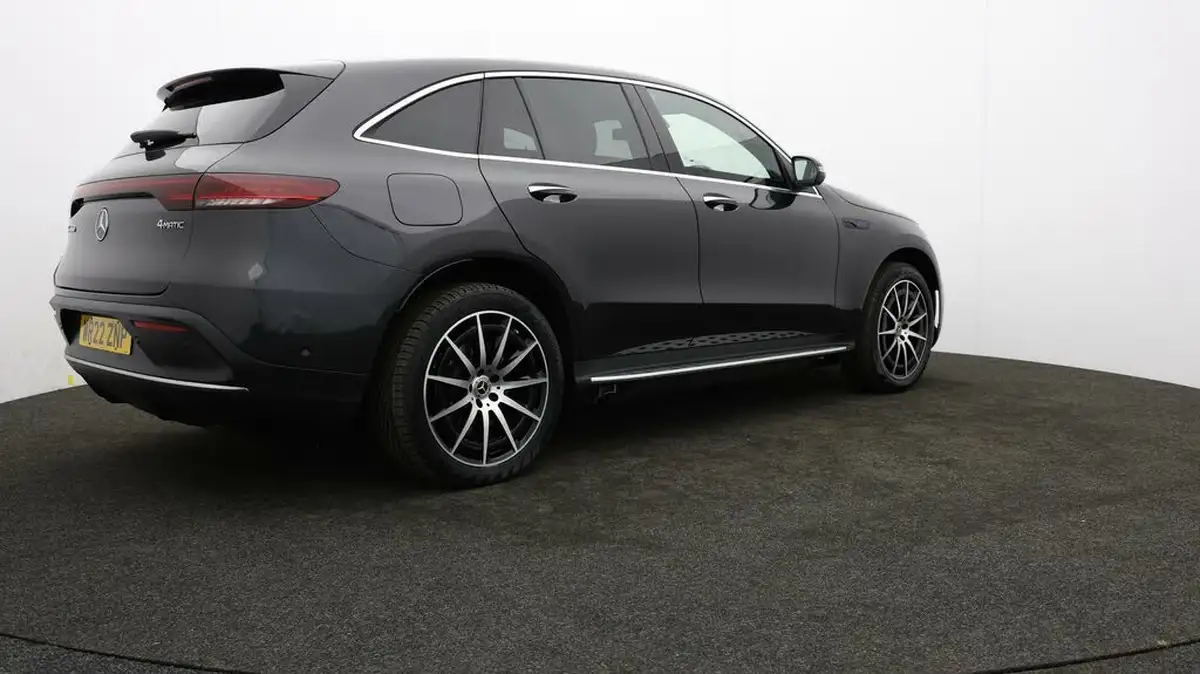 2022-mercedes-benz-eqc-e-eqc-400-amg-line-big-6