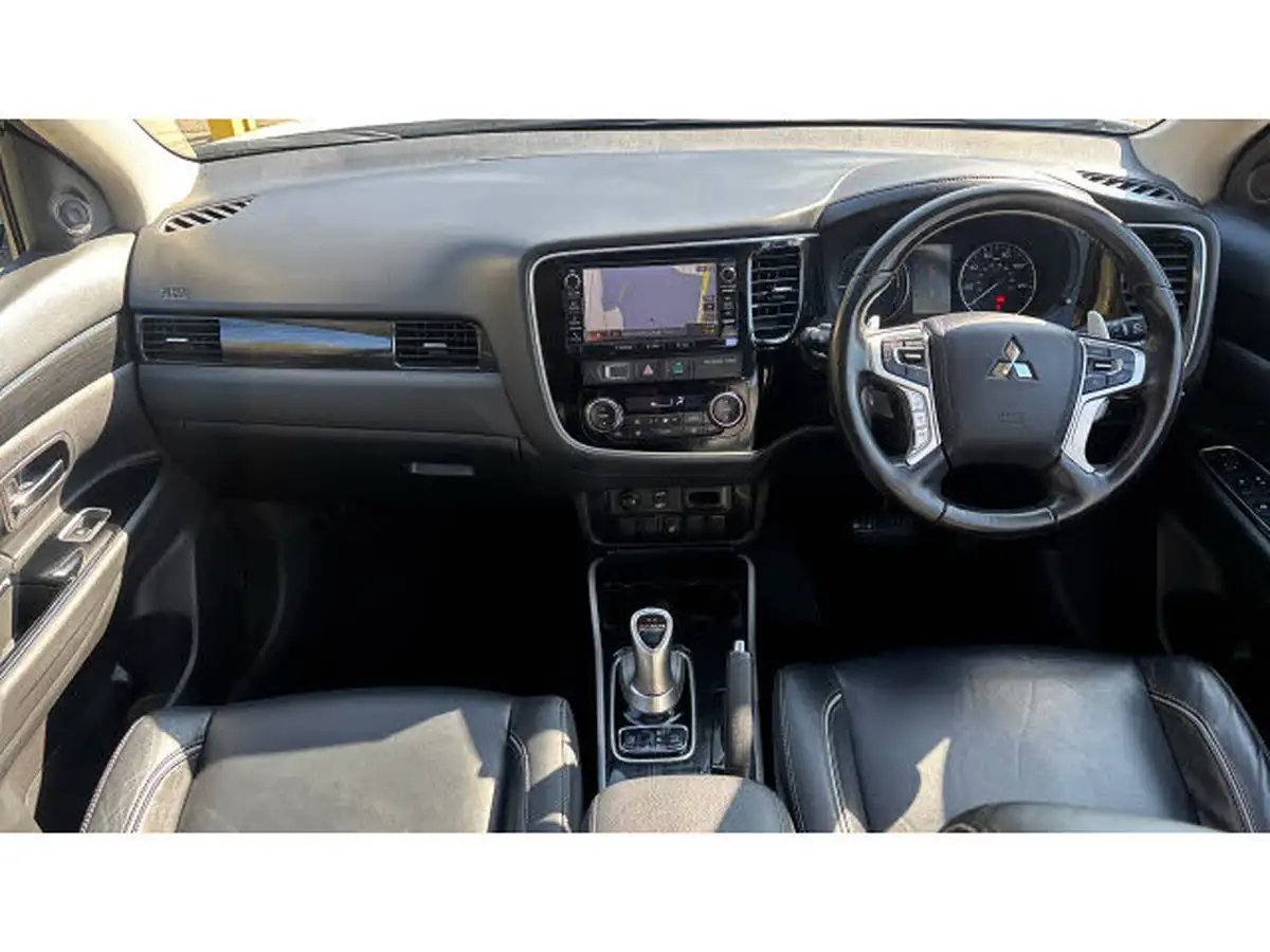 2015-mitsubishi-outlander-20-gx4h-phev-big-9