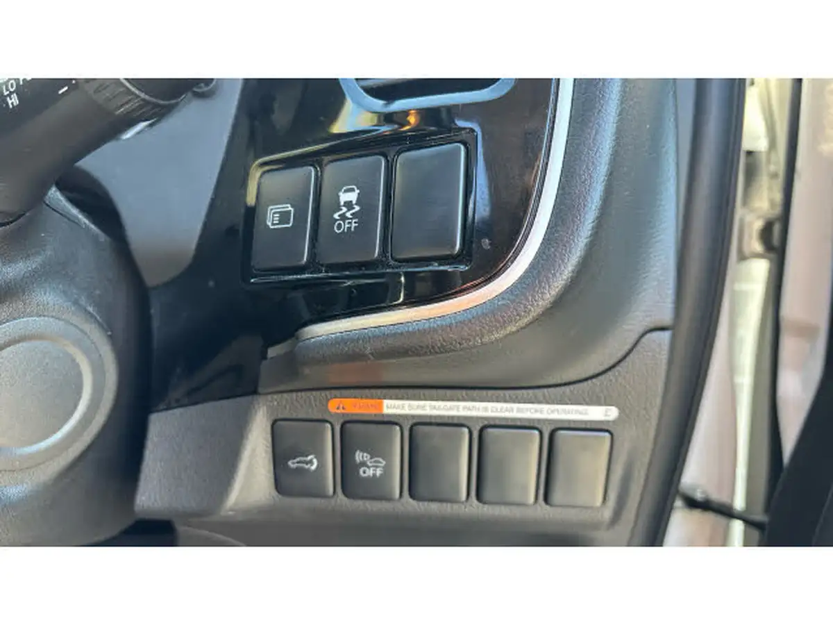 2015-mitsubishi-outlander-20-gx4h-phev-big-33