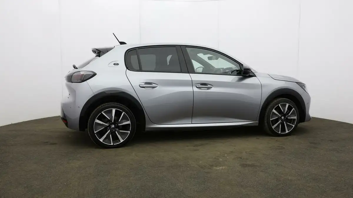 2021-peugeot-208-e-gt-50kwh-big-48