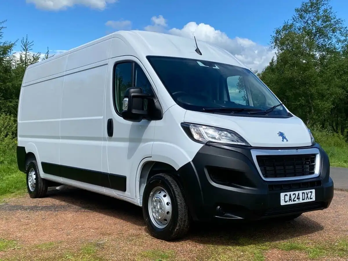 2024-peugeot-boxer-22-bluehdi-professional-premium-335-l3h2-panel-big-1