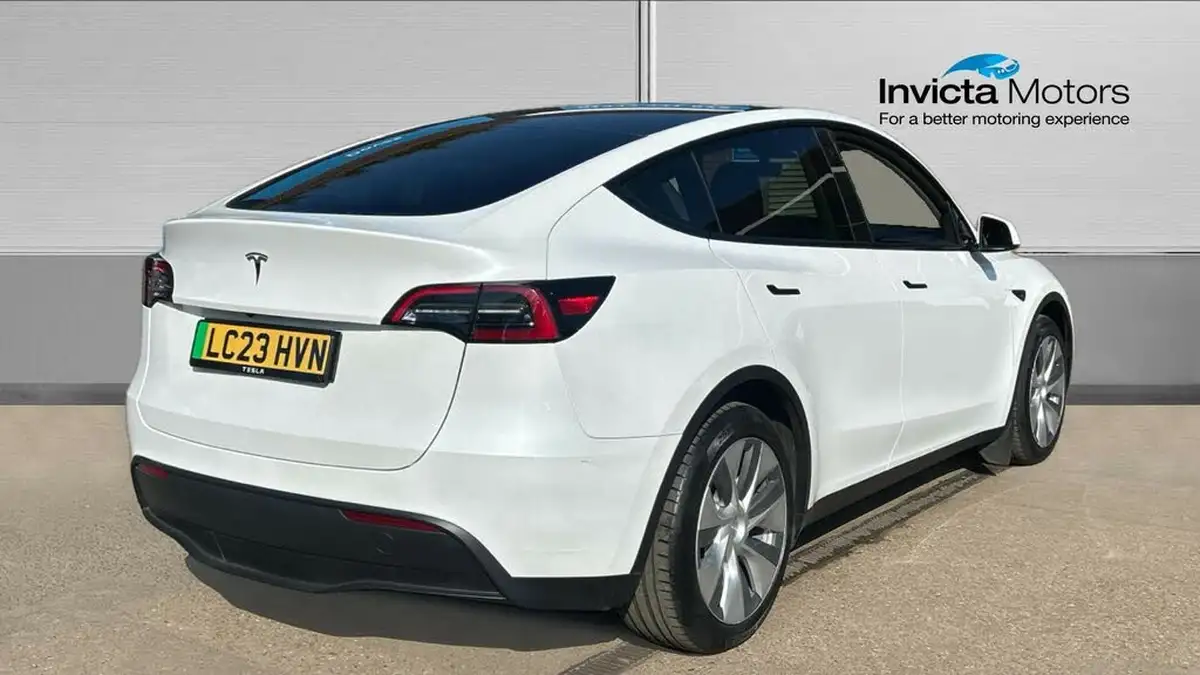 2023-tesla-model-y-e-rwd-big-2
